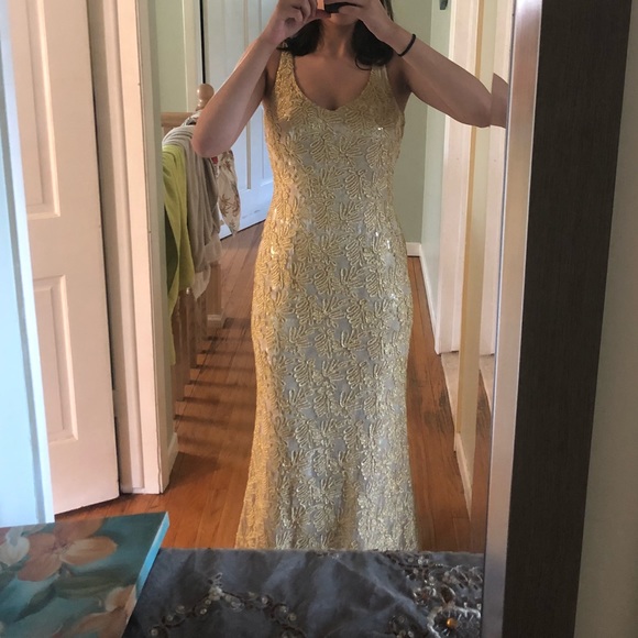 Badgley Mischka Gold evening dress😍😍 - Picture 4 of 5